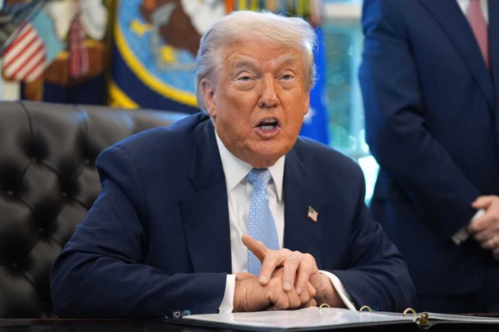 Donald Tramp Makronu Fransada dərman qiymətlərini qaldırmağa razı olmağa məcbur etdiyini bildirir