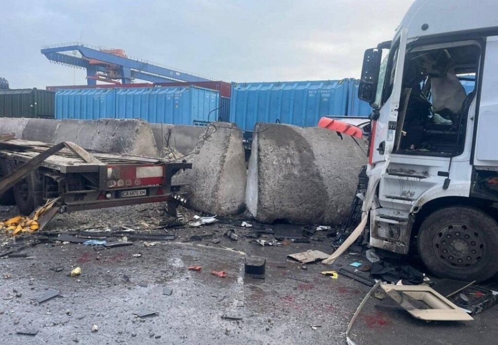 Rusiya Odessa vilayətində iki limana hücum edib