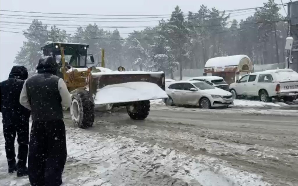 Tbilisi Mayor highlights continuous efforts in Tbilisi to maintain roads amid snowfall