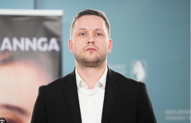 Премьер-министр Гренландии - Мы должны быть готовы к возможному военному вторжению
