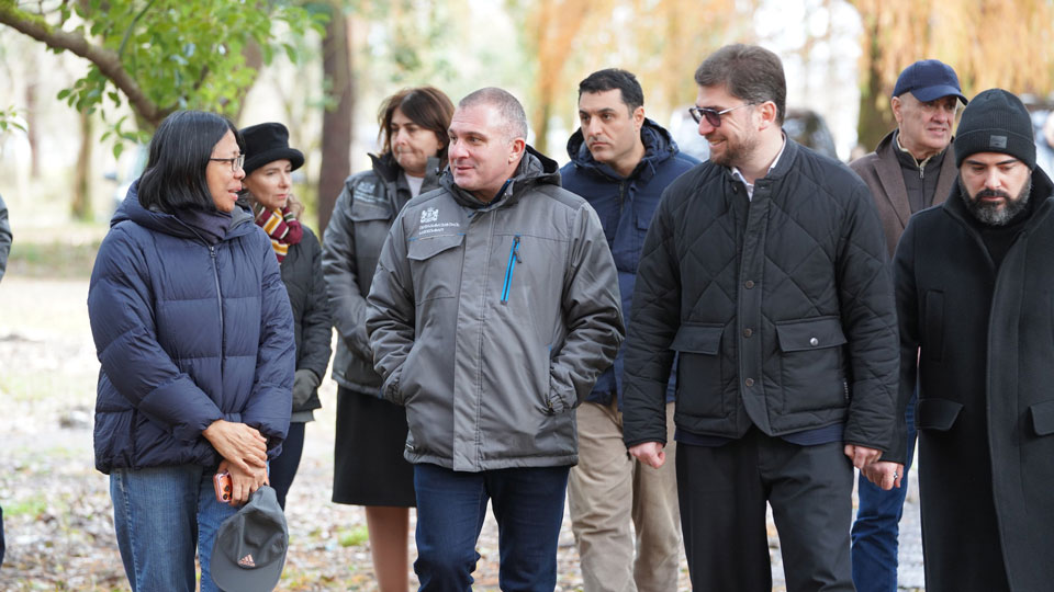 Реваз Сохаӡеи Азиатәи аҿиара абанк ахаҭарнакцәеи Қырҭтәыла аҟәара иаҧну араионқәа рҿиара апроектқәа рбеит 