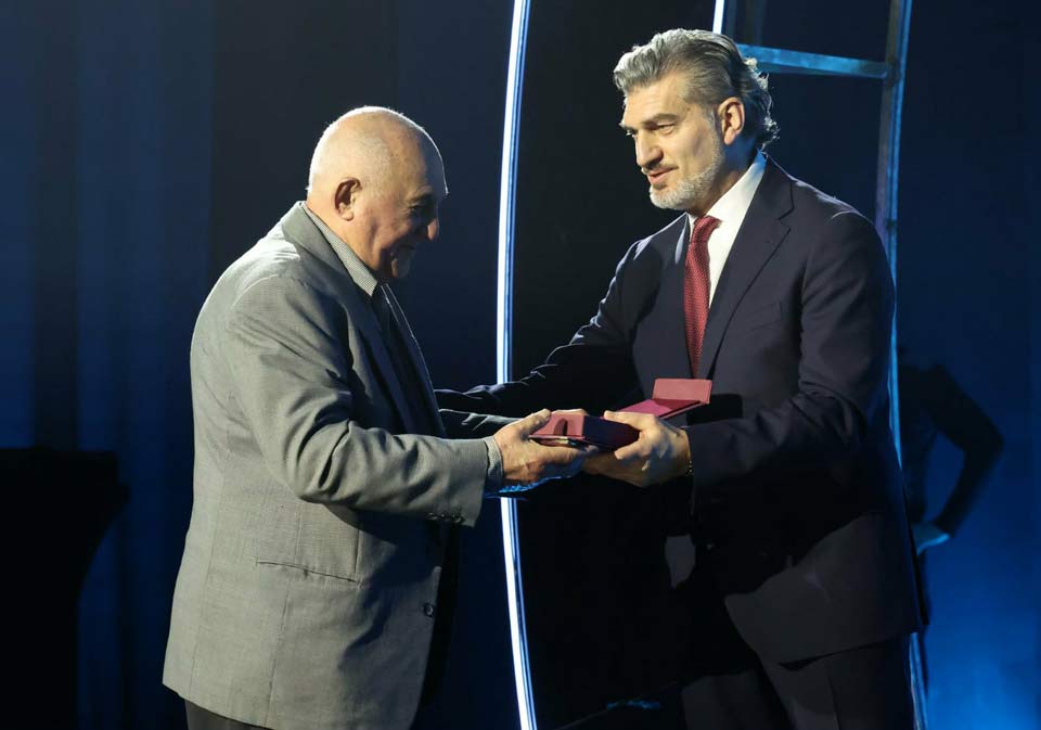 President Kavelashvili awards 9 employees of Tbilisi Transport Company with Orders of Honour