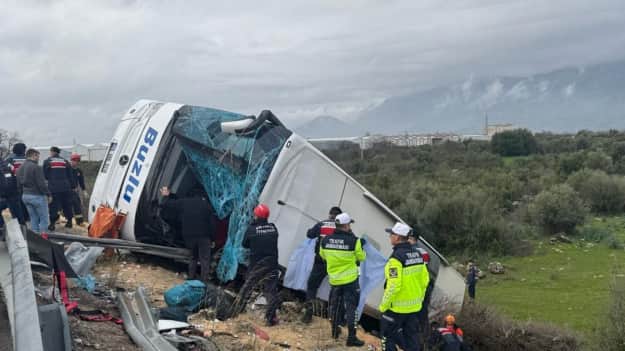 Türkiyədə Antalya əyalətində sərnişin avtobusu yoldan çıxıb, səkkiz nəfər həlak olub və 26 nəfər yaralanıb
