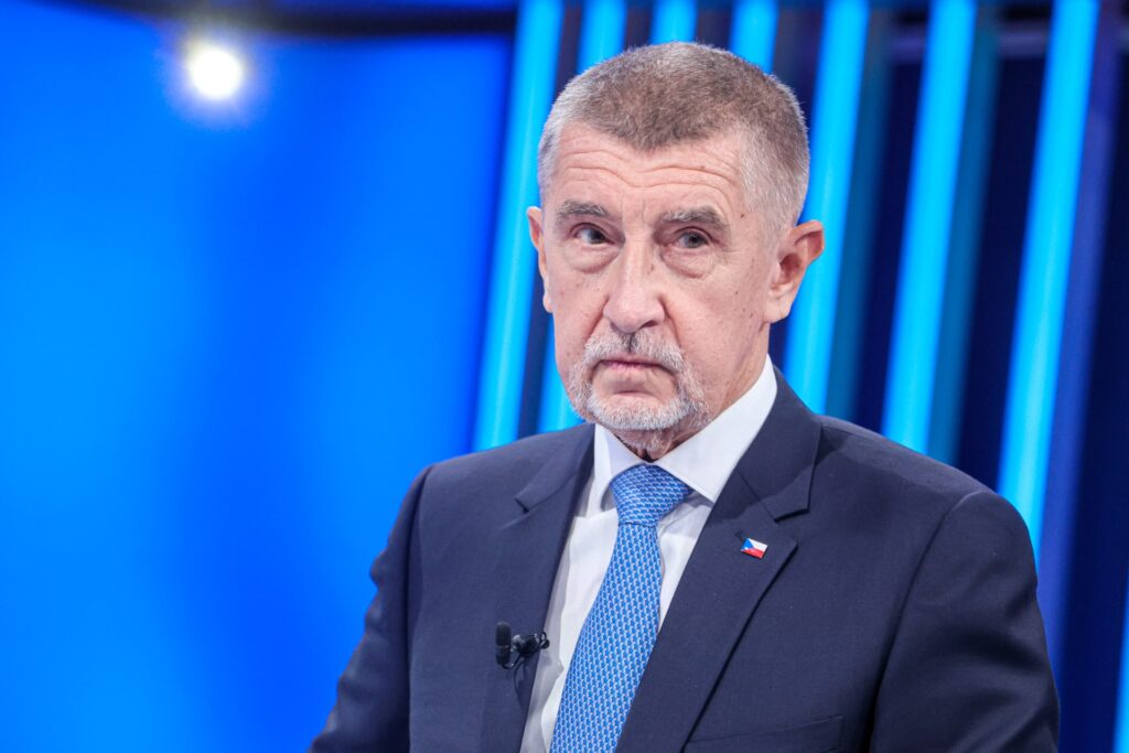Çexiyanın Baş naziri 15 yaşadək uşaqlar üçün sosial mediadan istifadənin qadağan edilməsini dəstəkləyir
