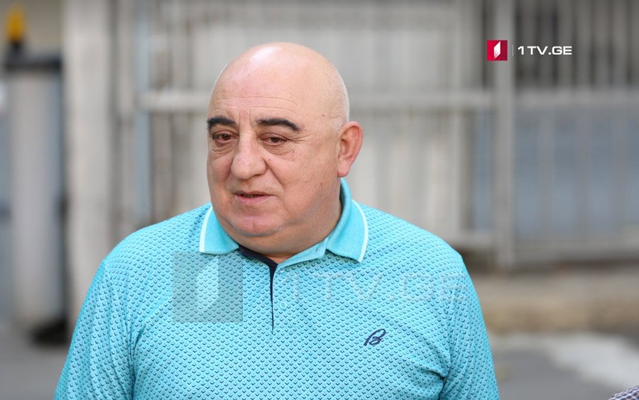 Vəkil Valeri Qelbaxiani Eliso Kiladzenin evində aparılan axtarış zamanı elektron cihazlar, yaddaş kartları və müxtəlif sənədlərin götürüldüyünü bildirir