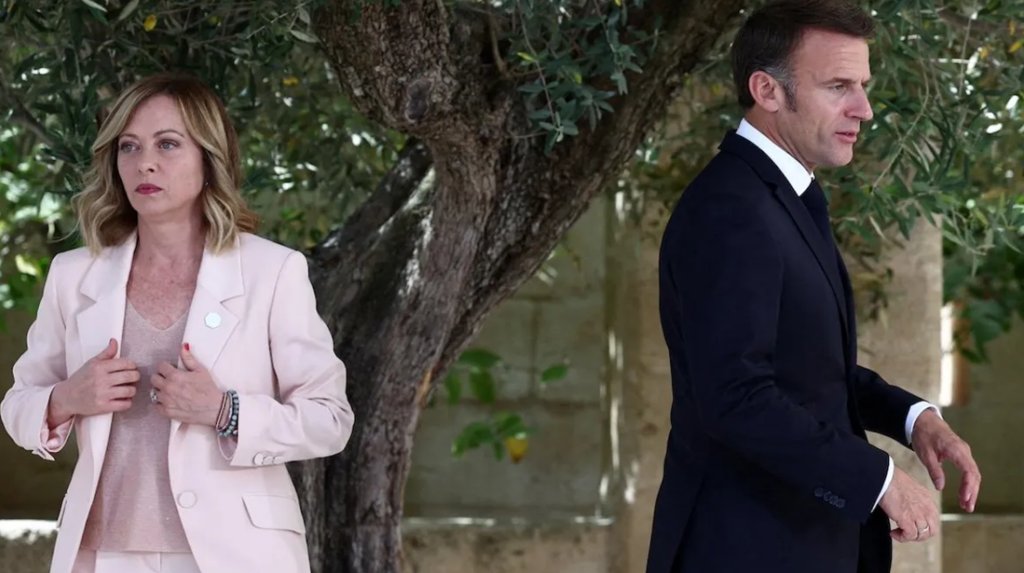 Emmanuel Makron bildirir ki, Corcia Meloni Fransanın daxili işləri barədə danışmamalıdır