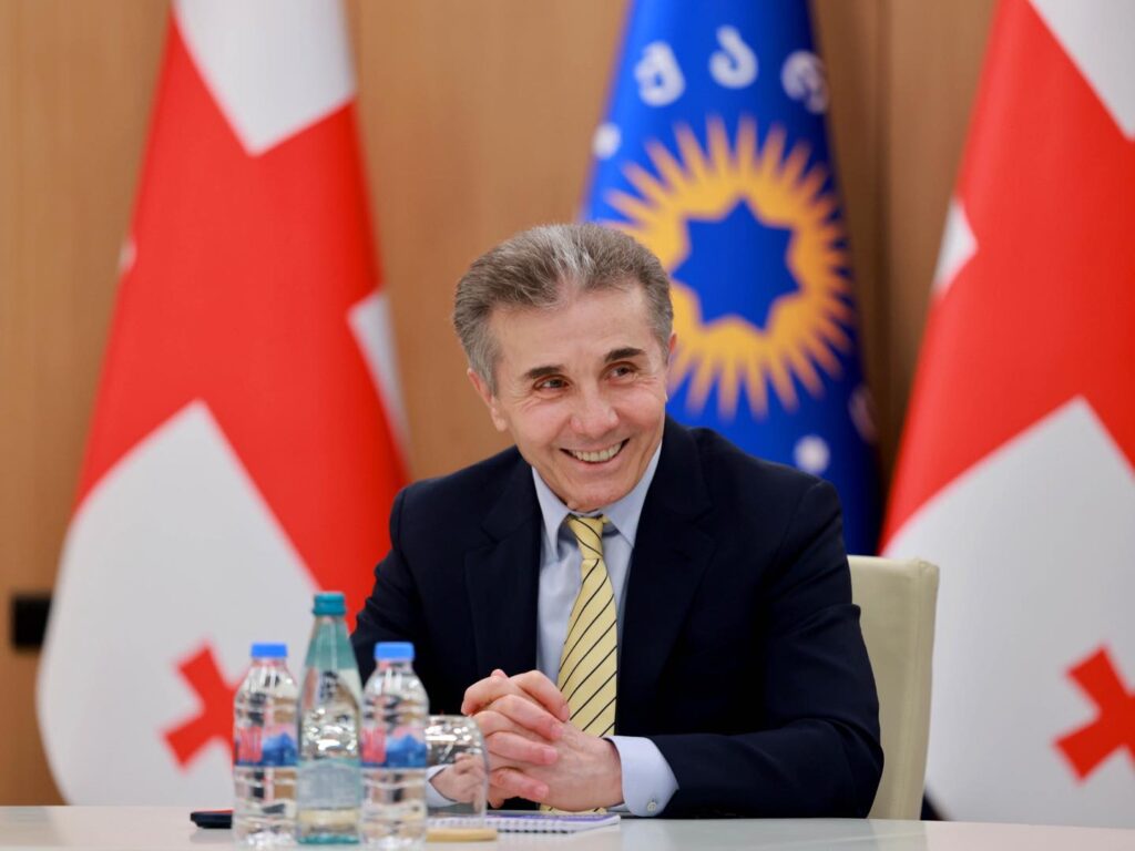 “Gürcü arzusu” ofisində siyasi şuranın iclası keçirildi, iclasa partiyanın fəxri sədri Bidzina İvanişvili də qatılmışdır [video]