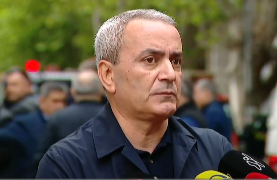 Nadzaladevi rayonunun icra başçısı - Nadzaladevi rayonunda bir neçə yerdə istinad divarı uçub, biz dərhal reaksiya verdik, heç kim küçədə qalmayacaq