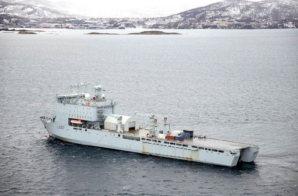 Böyük Britaniya Aralıq dənizinə ikinci gəminin yerləşdirilməsini planlaşdırır