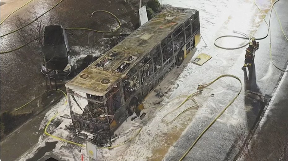 İsveçrədə avtobusda baş verən yanğın nəticəsində həlak olanların sayı altıya çatıb