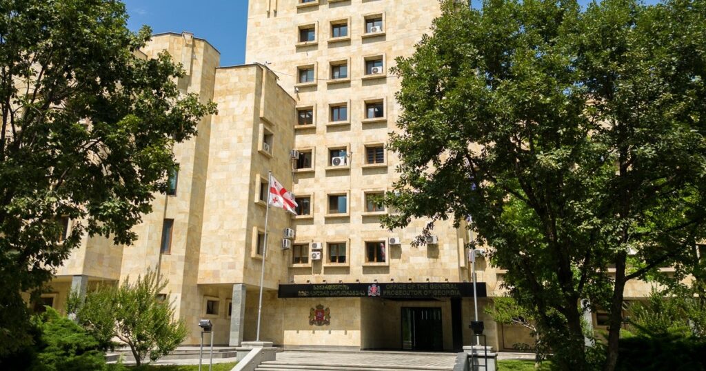 Romeo Mikautadze iddia sövdələşməsi tələbi ilə prokurorluğa müraciət edib, prokurorluqda isə izah edirlər ki, Mikautadze günahını etiraf etmir və bu halda iddia sövdələşməsi bağlanmayacaq