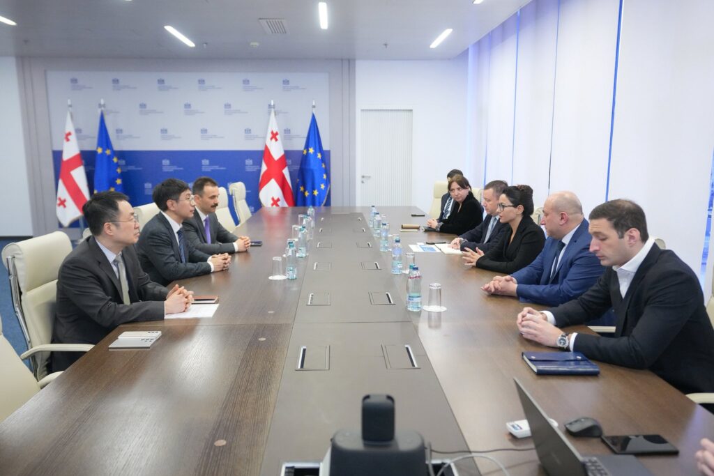Economy Minister meets Samsung Corporation delegation