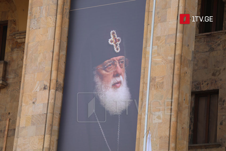 Commemorative banners for Ilia II placed on buildings across Tbilisi