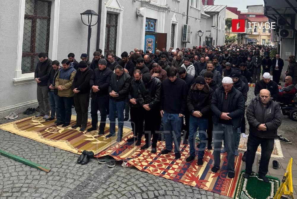 Ramazan Bayramı münasibətilə Batumi Mərkəzi Məscidi-ndə Gürcüstanın müftisi Adam Şantadze dua edib