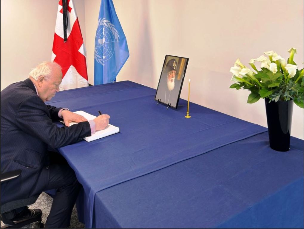 UN Secretary-General's High Representative makes entry in condolence book