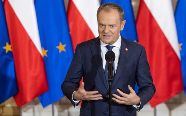 Donald Tusk — Uzun müddətdir şübhələrimiz var və heç kəs üçün təəccüblü olmamalıdır ki, Orbanın adamları Moskvanı Avropa İttifaqı sammitləri barədə ətraflı məlumatlandırırlar