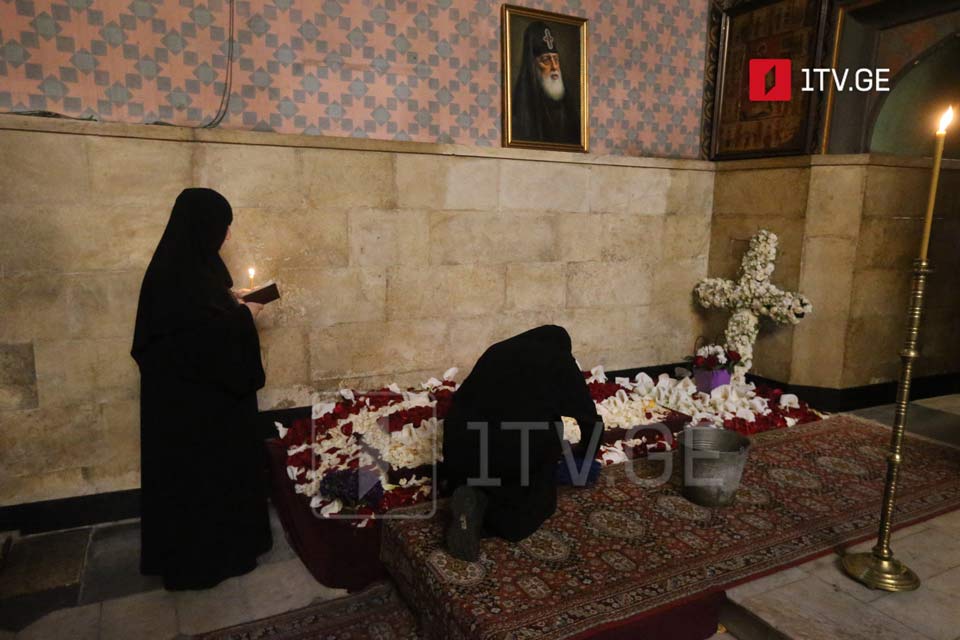 Vətəndaşlar səhərdən etibarən Sioni kilsəsinə axın edirlər [foto, video]