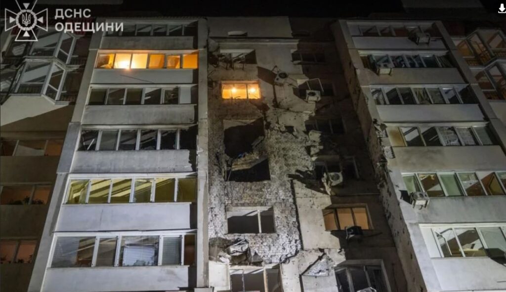 Odessada Rusiyanın hava hücumunda iki nəfər həlak oldu, 11 nəfər yaralandı