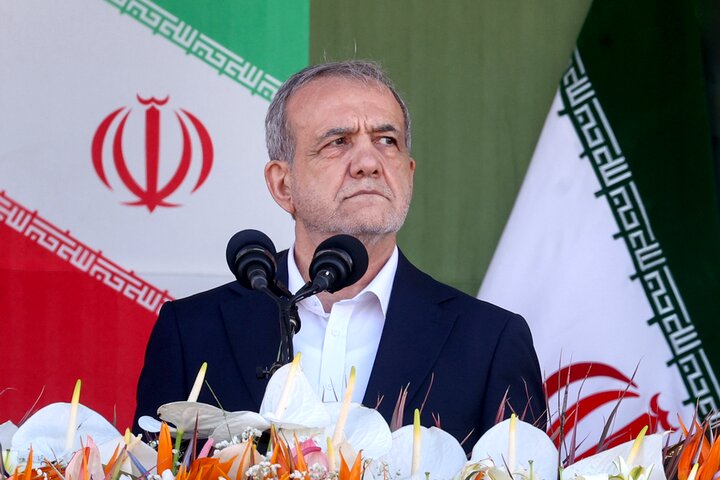 Məsud Fezeşkian bildirir ki, region ölkələri inkişaf və təhlükəsizlik istəyirlərsə, İranın düşmənlərinə öz torpaqlarından müharibə aparmağa icazə verməməlidirlər