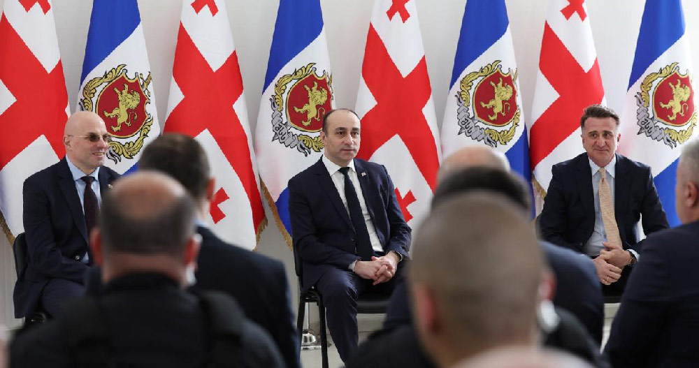 Ներքին գործերի նախարարը աշխատանքային հանդիպում է անցկացրել ժամանակավոր կացարանների տրամադրման դեպարտամենտի նորաստեղծ գլխավոր ուղեկցման բաժնի աշխատակիցների հետ