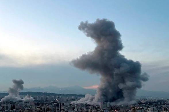 Medianın məlumatına görə, İsrail hərbçiləri Tehran şəhərinə növbəti zərbə endiriblər, eyni zamanda İran tərəfindən də İsrail ərazisinə hücumlar həyata keçirilib