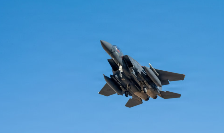 "CBS News" - İranda vurulmuş ABŞ-ın F-15 təyyarəsində olan ekipaj üzvü amerikalı hərbçilər tərəfindən xilas edilib, ikinci üzv üçün axtarış-xilasetmə əməliyyatı davam edir