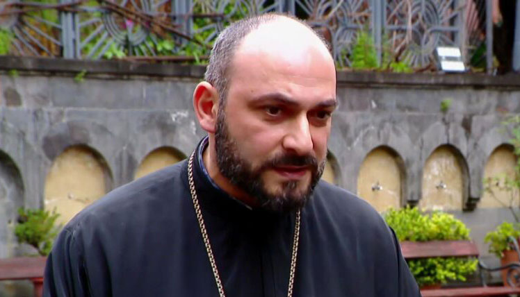 Baş keşiş Qiorqi Sanamaşvili - Patriarxlıq taxtının varisi möhtərəm Şio, patriarxın 40-cı gününə qədər hər həftə və hər bayram günü Sioni məbədində dini ayin icra edəcək