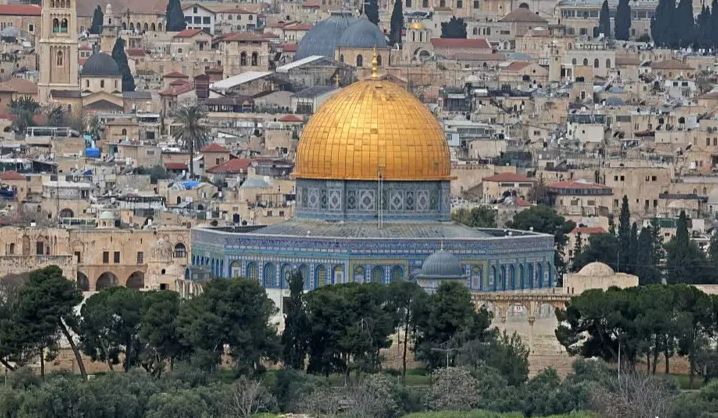 İsrail polisi bildirir ki, Yaxın Şərqdə əldə edilmiş müvəqqəti atəşkəsdən sonra Qüdsdəki müqəddəs yerlər zəvvarlar və turistlər üçün açılacaq