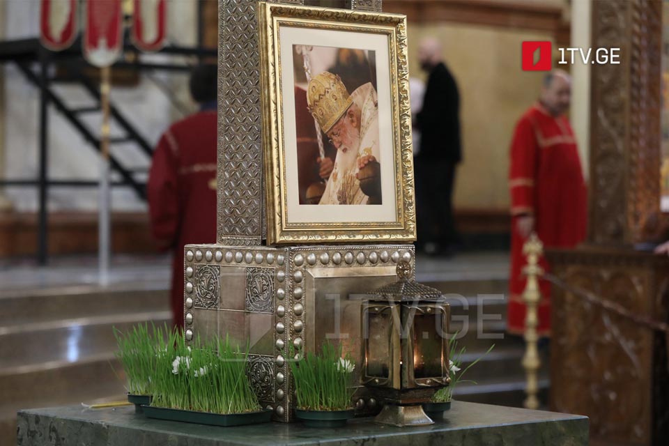 Tbilisi Holy Trinity Cathedral (Sameba)-də Qırmızı Cümə  [foto]