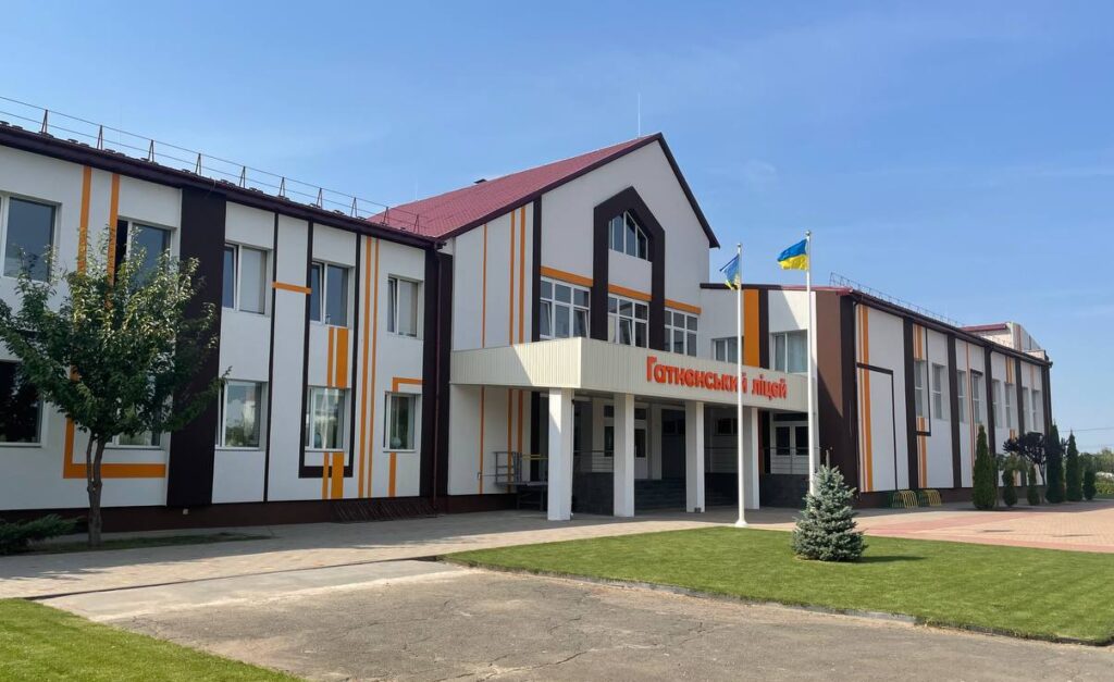 Ուկրաինացի դպրոցականներն ու ուսանողները կուսումնասիրեն «Ազգային դիմադրության հիմունքներ» դասընթացը, որը նախատեսում է նաև զենքի կիրառման ուսուցում