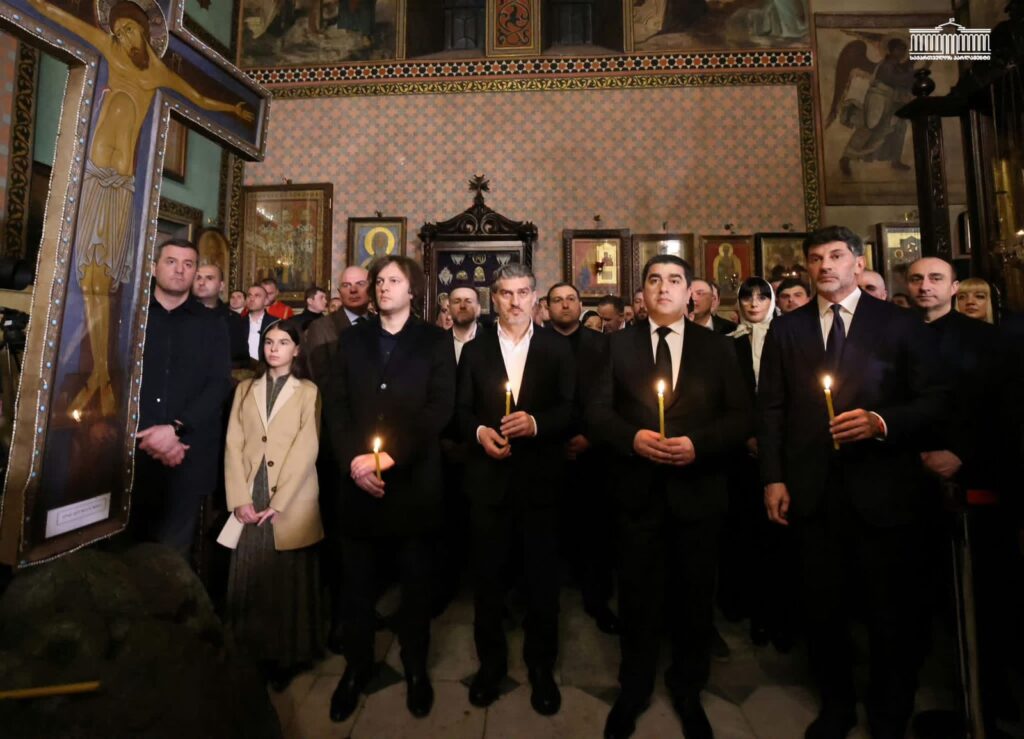 Շալվա Պապուաշվիլին Սիոնիի տաճարում ներկա է գտնվել Սուրբ Զատկի պատարագին
