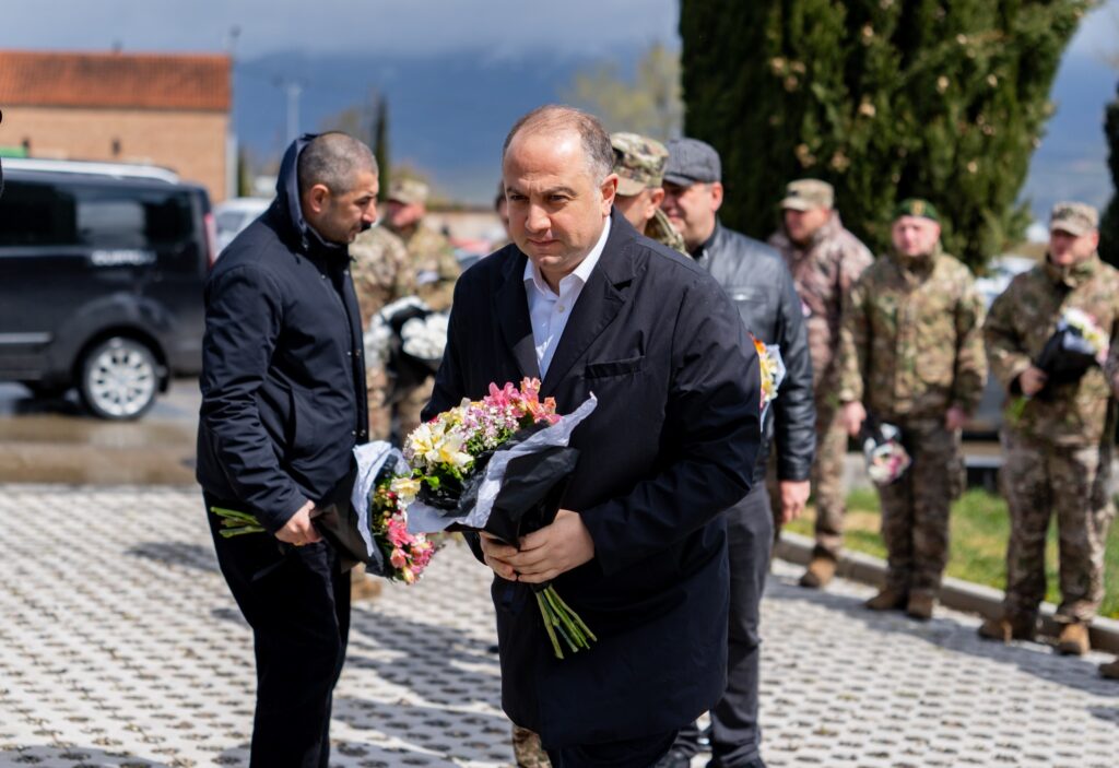 Defence Minister honours fallen soldiers at Mukhatgverdi Cemetery