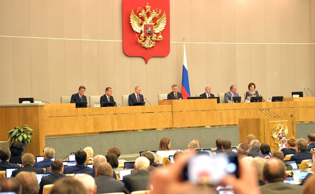 Россия одобрила законопроект, позволяющий президенту использовать армию для защиты российских граждан за рубежом