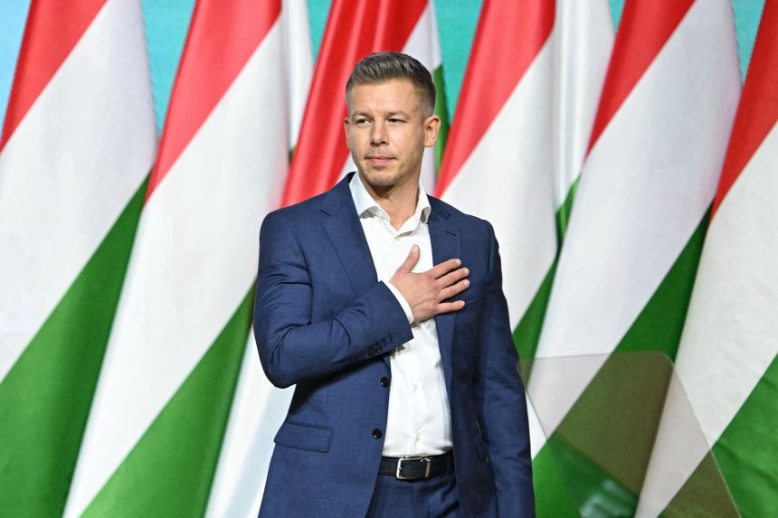 Петер Мадиар Венгриа Ауаажәларратә дырраҭара  „амцҳәара афабрика“ ҳәа азиҳәан, ишазгәеиҭаз ала, атәылаҿы апресса ахақәиҭтра аиқәыршәара амзызла азакәанҧҵаратә реформа дырмазеиуеит  