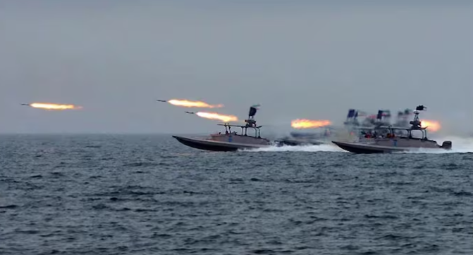 Иран нанес удар дронами по американским кораблям