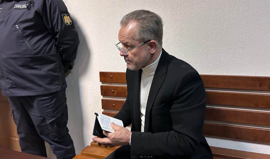 Молдова анапхгаратә партиа ҧасатәи алидер  Влад Плахотниук  19 шықәса аҭакра иқәырҵеит