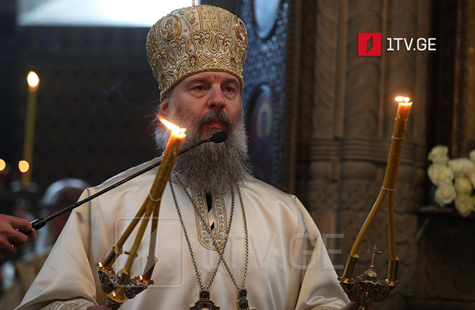 Владыка Шио - Глубоко верим, что отныне в Царстве Господнем у нашей страны будет великий покровитель, и Илия II поможет нам своими молитвами дабы достойно продолжить его путь
