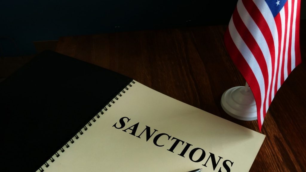 США ввели санкции против 35 физических и юридических лиц, которые, по заявлению США, помогали Тегерану обходить санкции