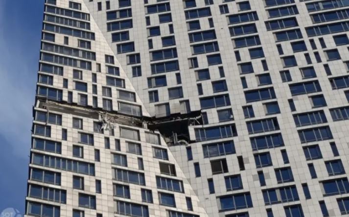 Мэр Москвы заявил, что беспилотник врезался в высотное здание в столице