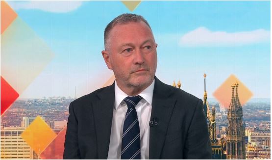 Böyük Britaniyanın dövlət naziri ölkənin yeni qanununun eyni yerdə, eyni insanlara qarşı təkrarlanan marşları qadağan etməyə imkan verdiyini bildirir