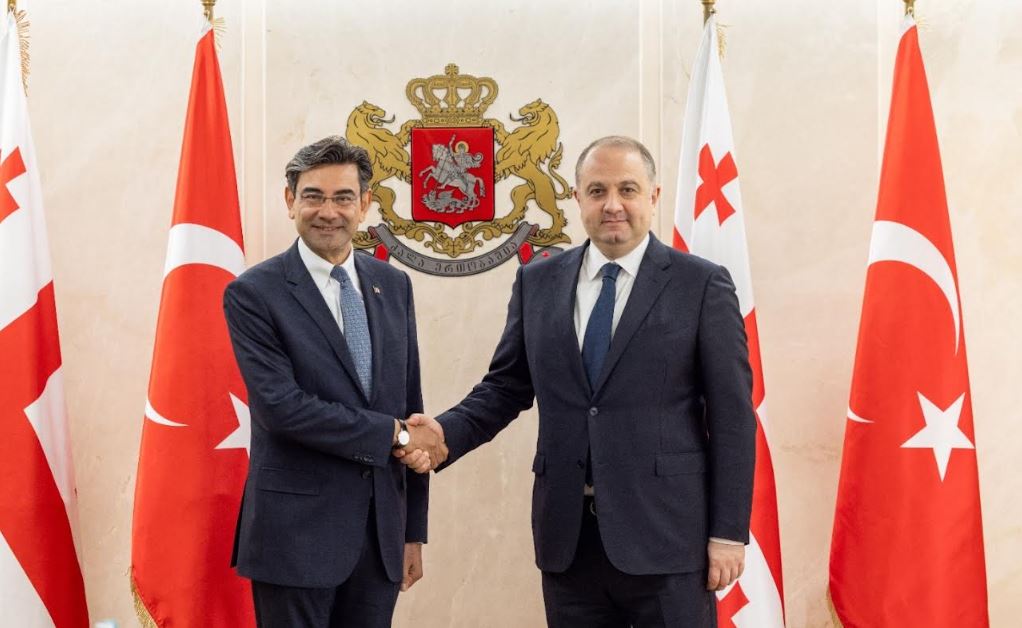 Defence Minister meets with new Turkish Ambassador to discuss bilateral defence cooperation and regional stability