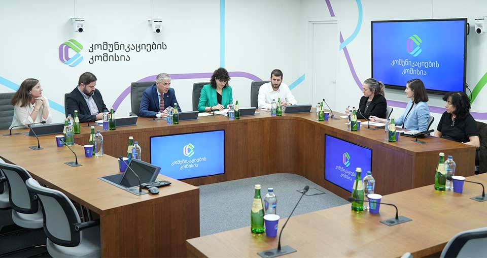 ComCom Chair meets with representatives of U.S. embassy