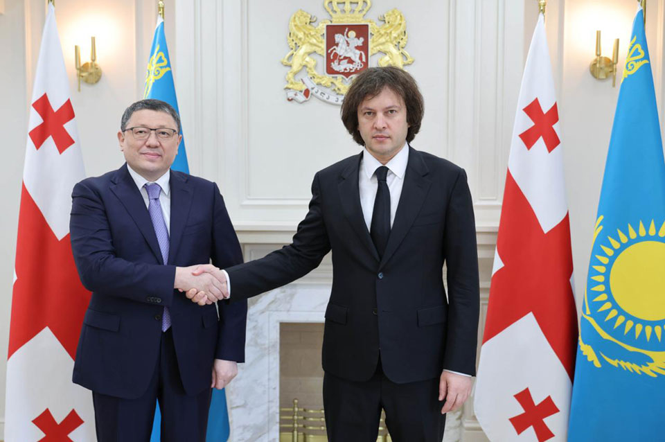Иракли Кобахиӡе Казахстан аҩныҵҟатәи аусқәа рминистр диҧылеит 