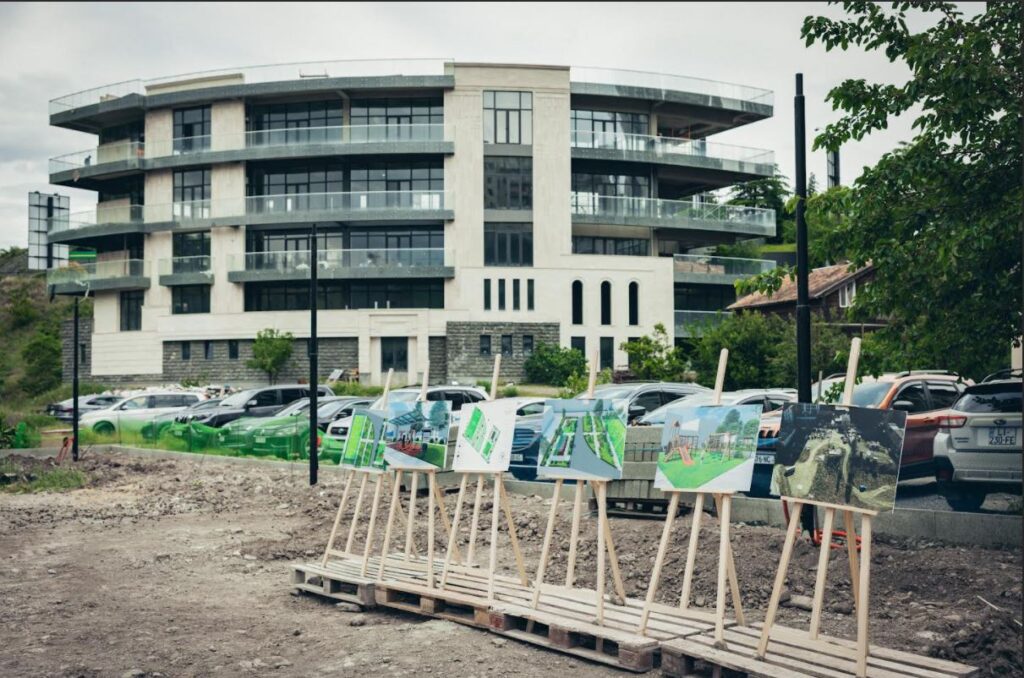 Tbilisi Mayor inspects construction works of recreation park, sports zone on Svanidze Street