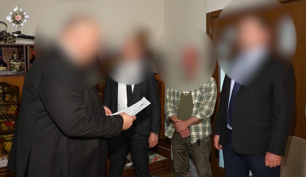 Casusluq ittihamı ilə saxlanılan daha bir şəxs “Qafqaz İnsan Hüquqları İnstitutu”nun rəhbəri İrakli Çixladzedir