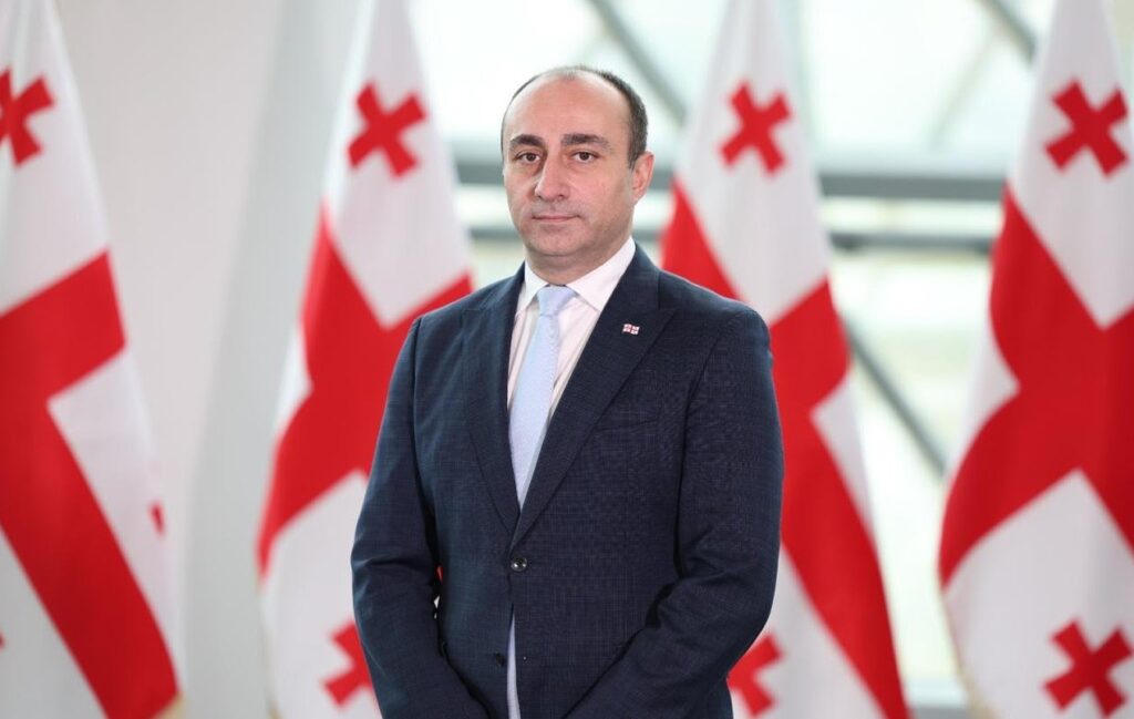 Qeka Qeladze polisləri peşə günü münasibətilə təbrik edir