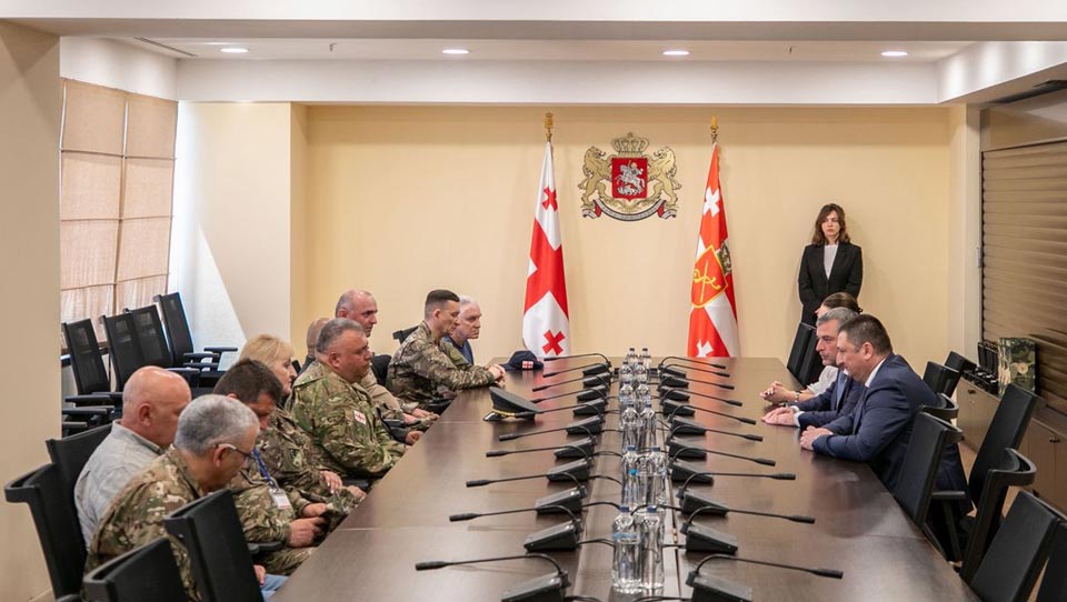 Wounded and injured soldiers awarded with medals at Defence Ministry