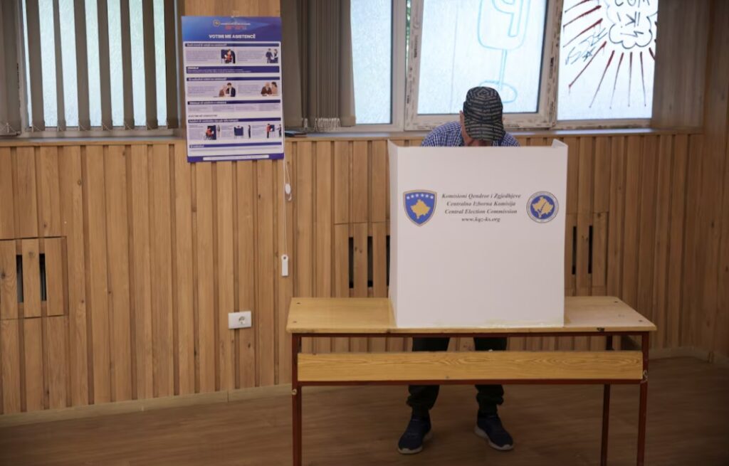 Kosovoda növbədənkənar parlament seçkiləri keçirilir