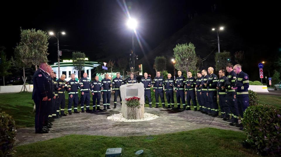 Fövqəladə Halların İdarə Edilməsi Xidmətinin əməkdaşları 13 İyun fəlakəti zamanı həlak olanların xatirəsini ehtiramla yad ediblər