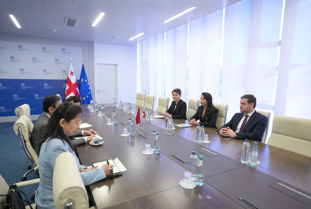 Economy Minister meets Chinese Ambassador